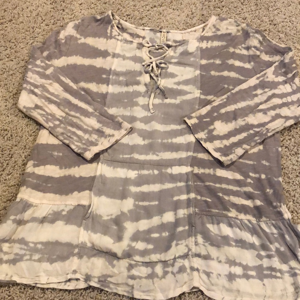 XCVI 3/4 sleeve top - cream/gray tie dye, size M.
